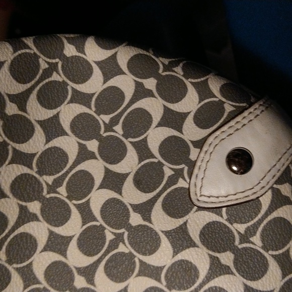 VGUC. Coach signature circle C gray and white shoulder bag. - Picture 8 of 16